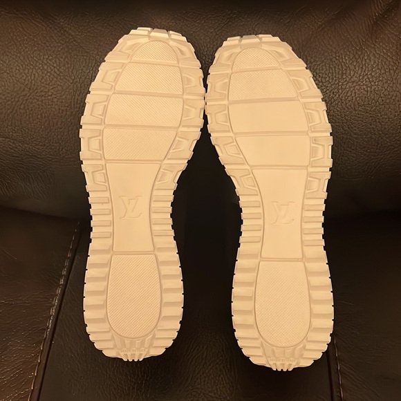 Louis Vuitton logo monogram suede leather run away sneakers NWB - Picture 8 of 9